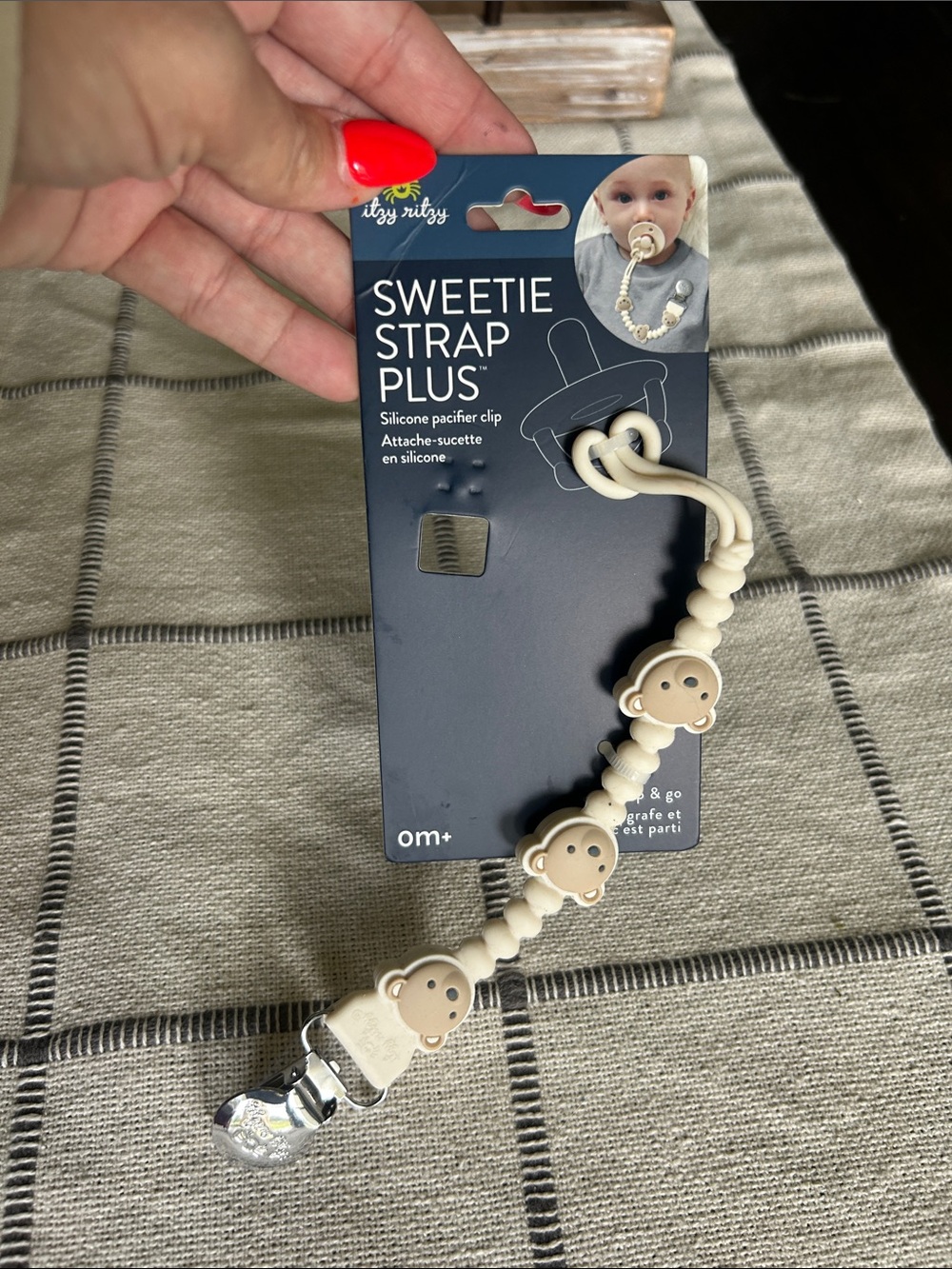 Itzy Ritzy Sweetie Strap Plus Silicone Pacifier Clip - cream white and Beige